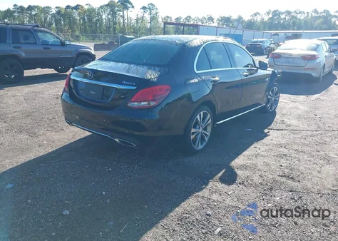 2016 Mercedes-Benz C 300 4Matic/Luxury 4Matic/Sport 4Matic z USA, uszkodzony, nr VIN 55SWF4KB3GU149429